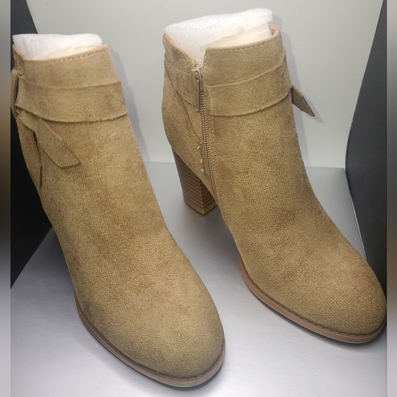 Nwot Women's Ankle Faux Suede Boots Size 5 Tan/Camel color - Picture 10 of 14